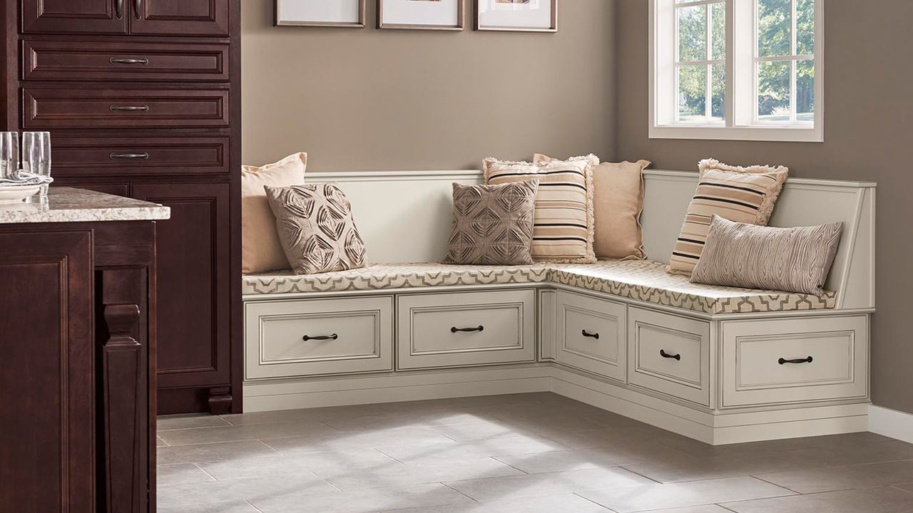 K_HD_54MKO_BenchSeating_NoTable_17-16x9.jpg